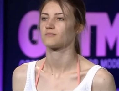 Με νέο look φωτογραφίζεται για τη Vogue η Ειρήνη Ερμίδου και είναι αγνώριστη (φωτο)